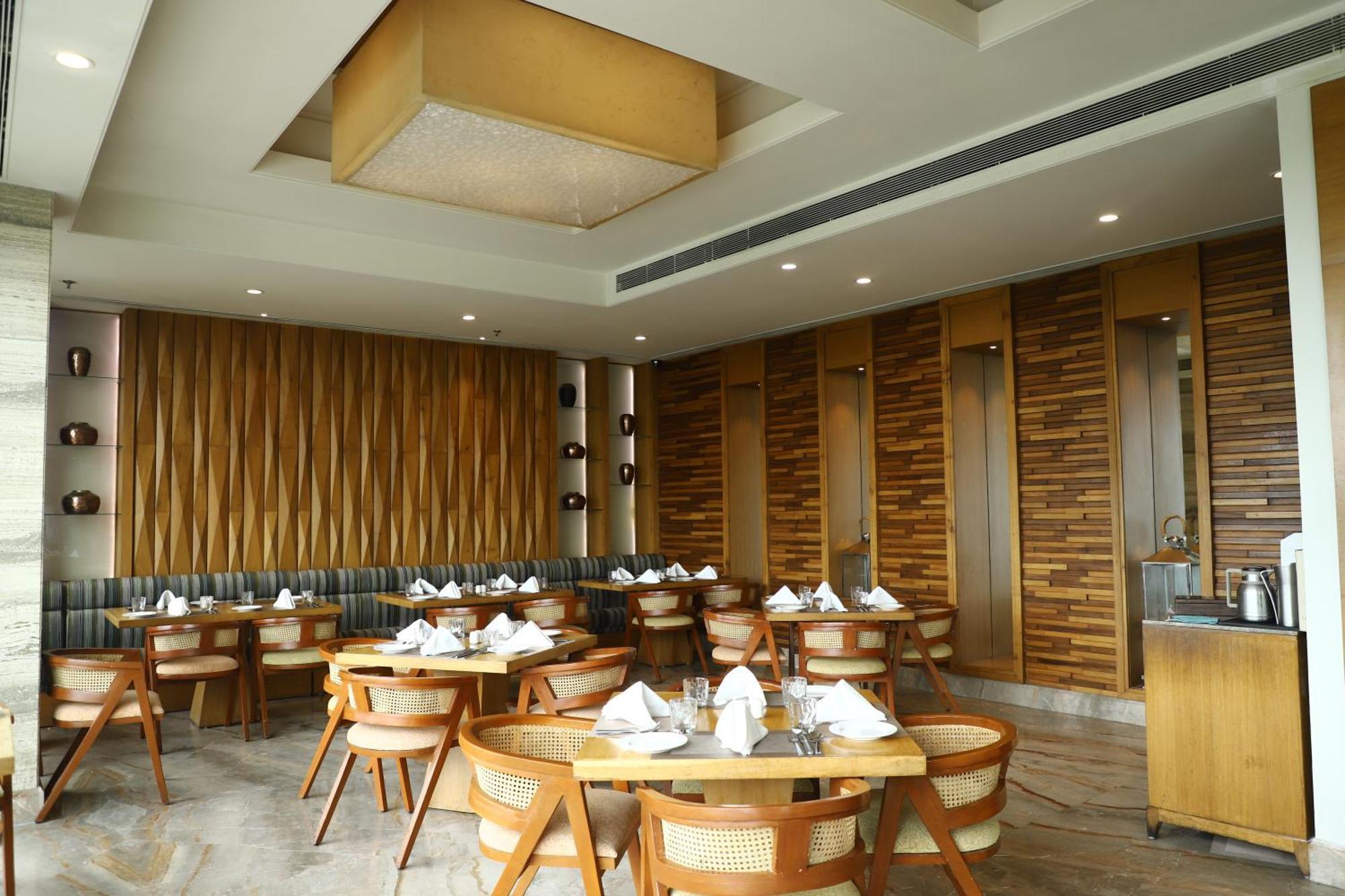 Efcee Sarovar Premiere Bhavnagar Dış mekan fotoğraf